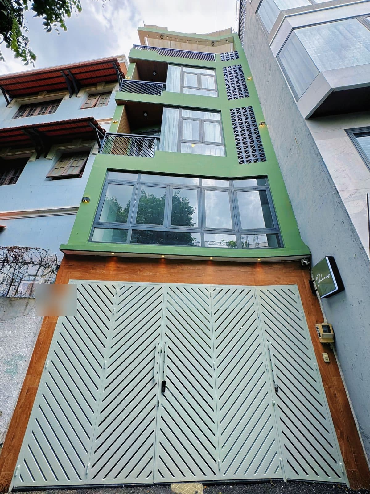 Duhaus 48 — the front gate