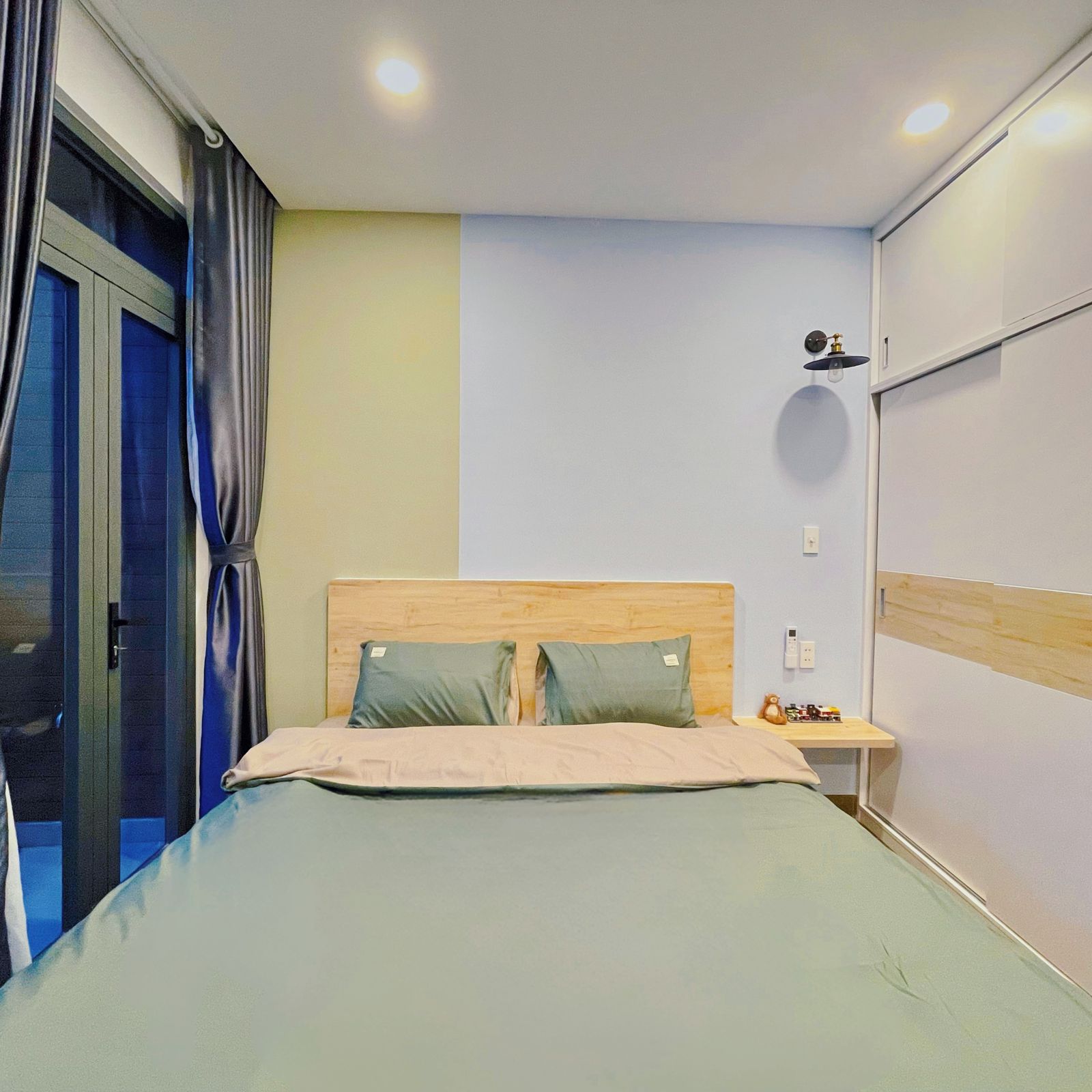 Room E — Spacious Suite thumbnail 6